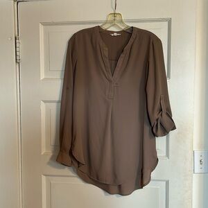 Pleione khaki XS blouse, sleeves can be worn down or buttoned up